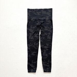 Spanx Look At Me Now Camo Leggings M Black Gray High Rise Cropped